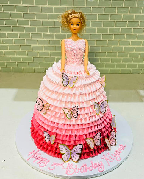 Dm @305_bakestudio for price and details. #barbie #barbiedoll  #barbiedollcake #barbiecake #girlsbirthday #kidscake #buttercream…