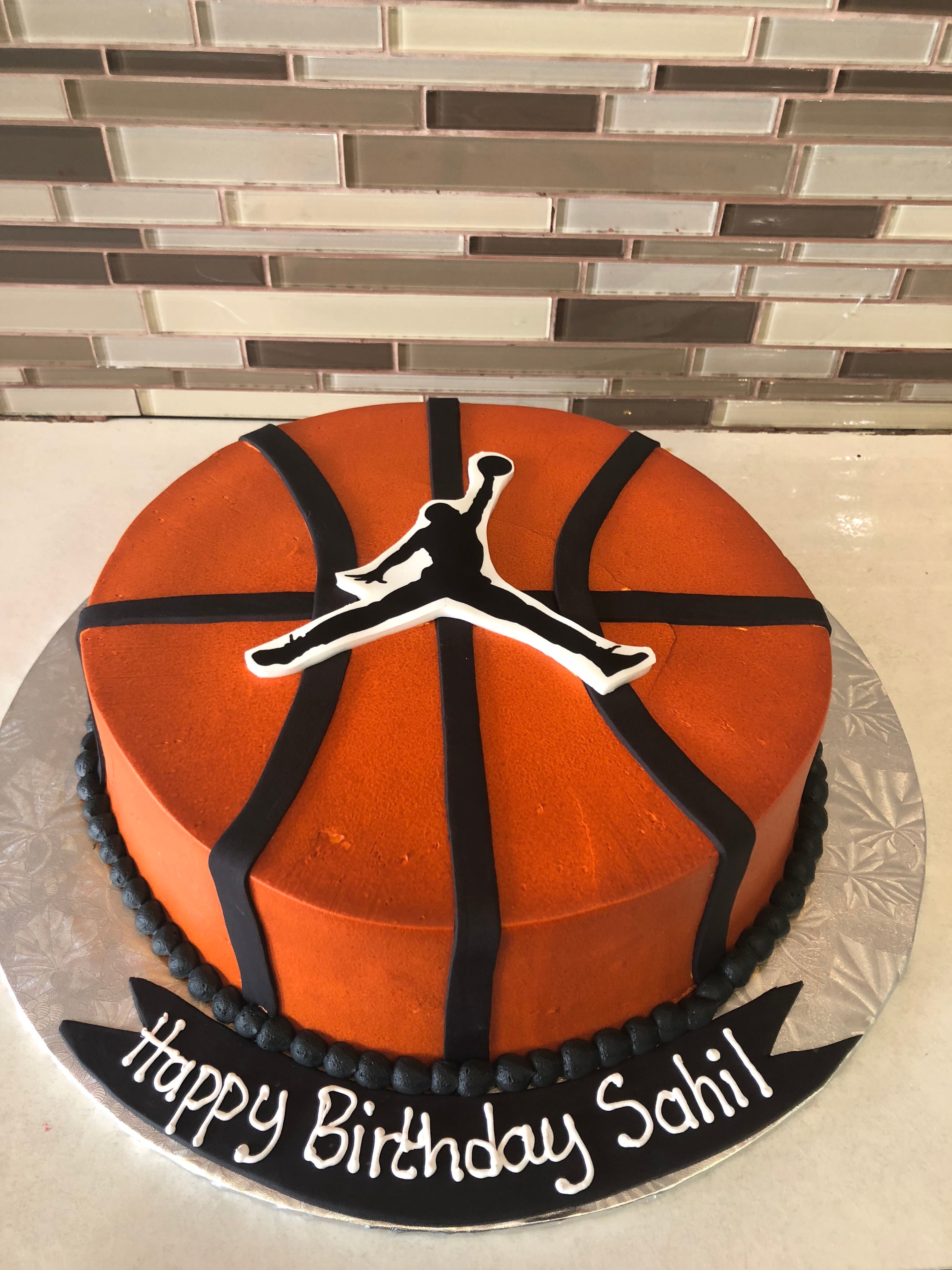 X 上的Cakery Custom Bakery：「23 Jordan Birthday Cake. #jordan #jumpman  #basketball #redvelvet #sheetcake  / X
