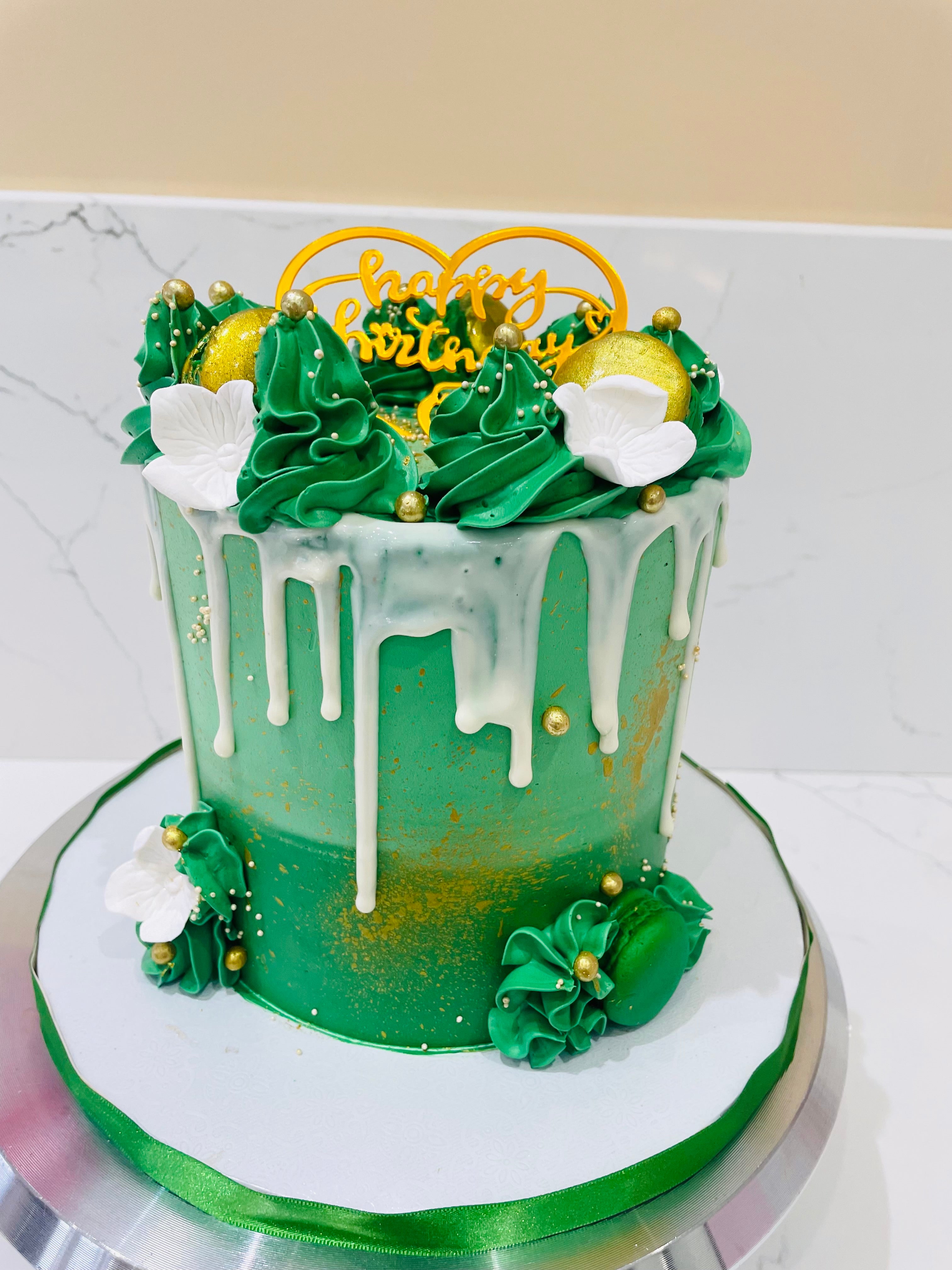 Emerald green and gold cake  Sweet 16 birthday cake, Sweet 16 cakes, Cool  birthday cakes